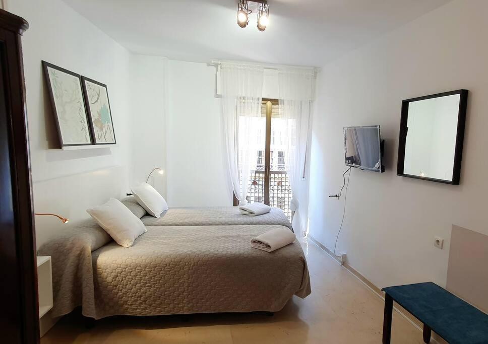 Acogedor Y Centrico Con Parking Apartment Granada Exterior photo