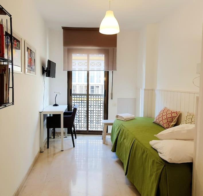 Acogedor Y Centrico Con Parking Apartment Granada Exterior photo